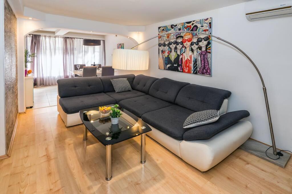 Relaxing 2Bd Apartment, Ground Floor - Walk To Old Town Split Exterior photo