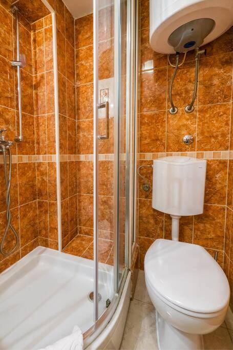 Relaxing 2Bd Apartment, Ground Floor - Walk To Old Town Split Exterior photo