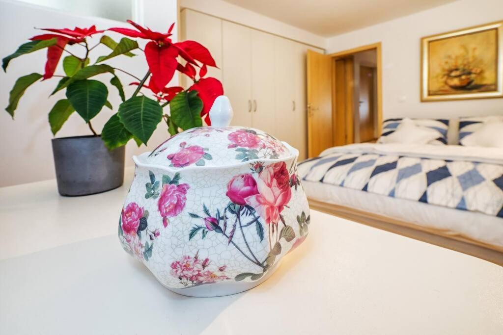 Relaxing 2Bd Apartment, Ground Floor - Walk To Old Town Split Exterior photo