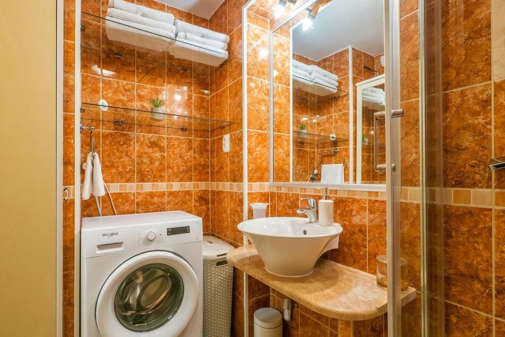 Relaxing 2Bd Apartment, Ground Floor - Walk To Old Town Split Exterior photo