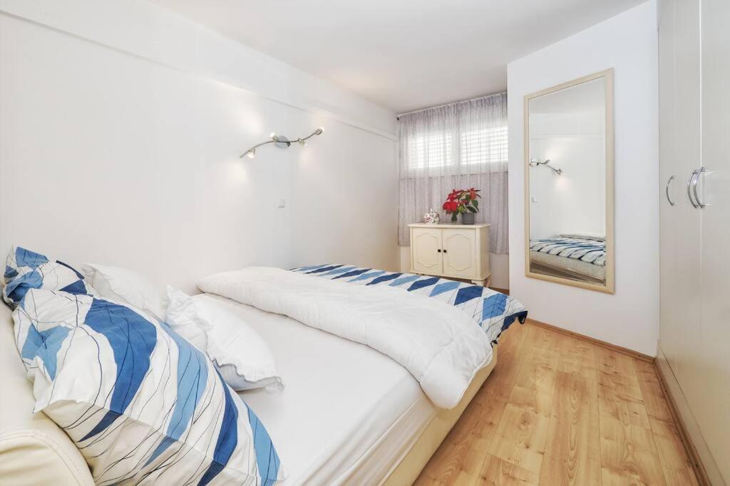 Relaxing 2Bd Apartment, Ground Floor - Walk To Old Town Split Exterior photo