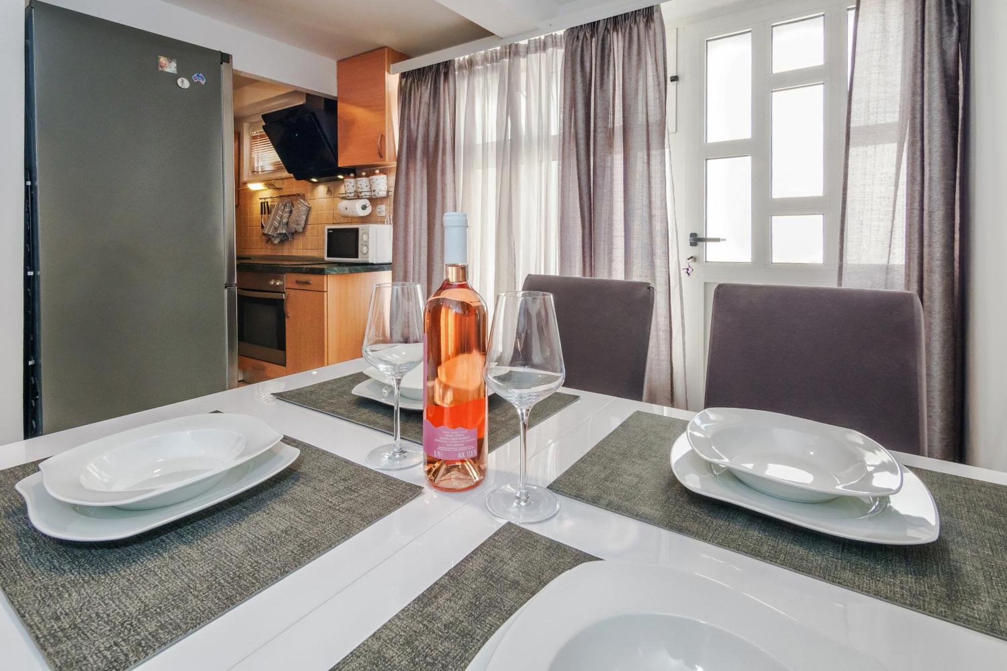 Relaxing 2Bd Apartment, Ground Floor - Walk To Old Town Split Exterior photo