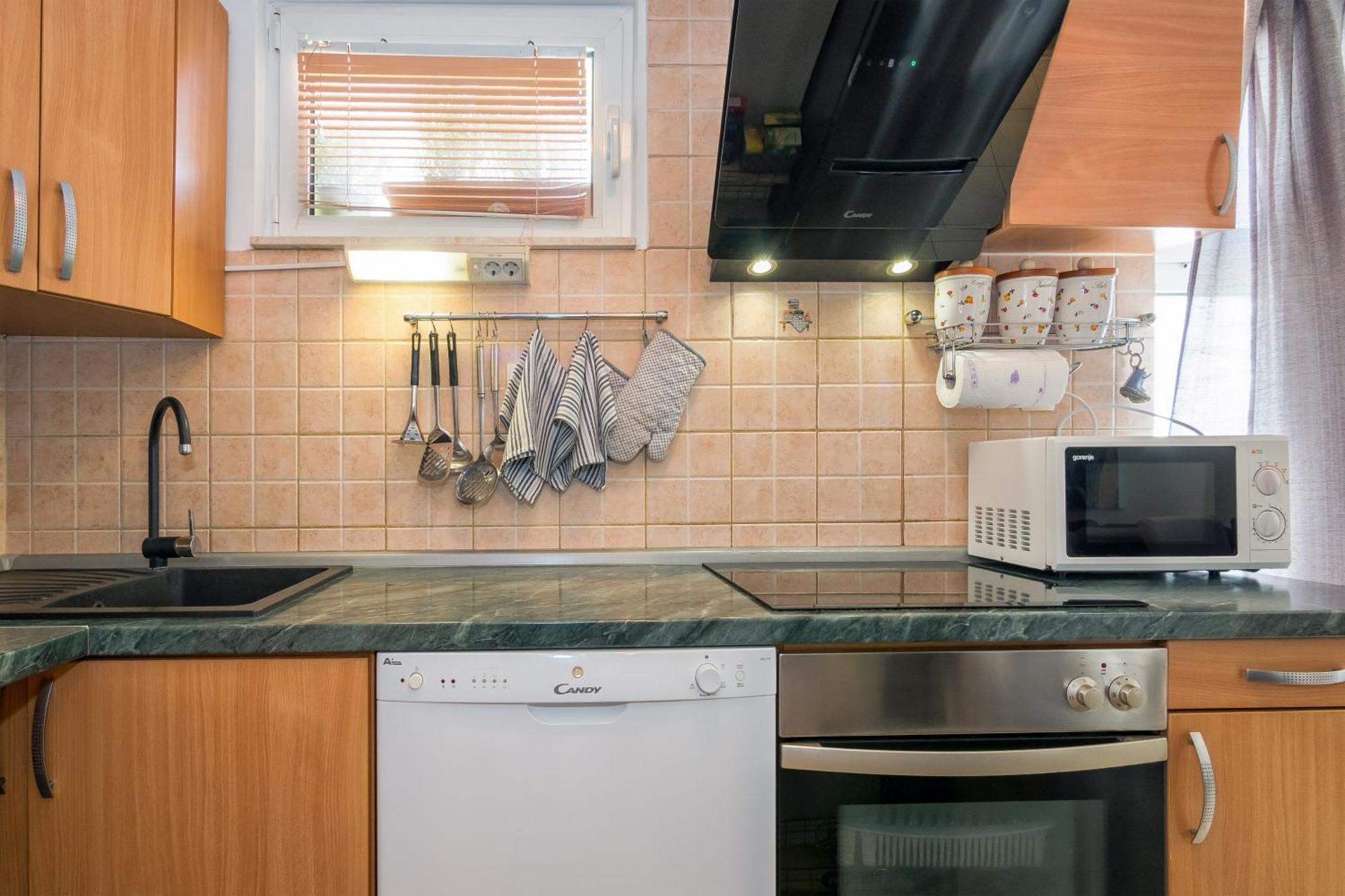 Relaxing 2Bd Apartment, Ground Floor - Walk To Old Town Split Exterior photo
