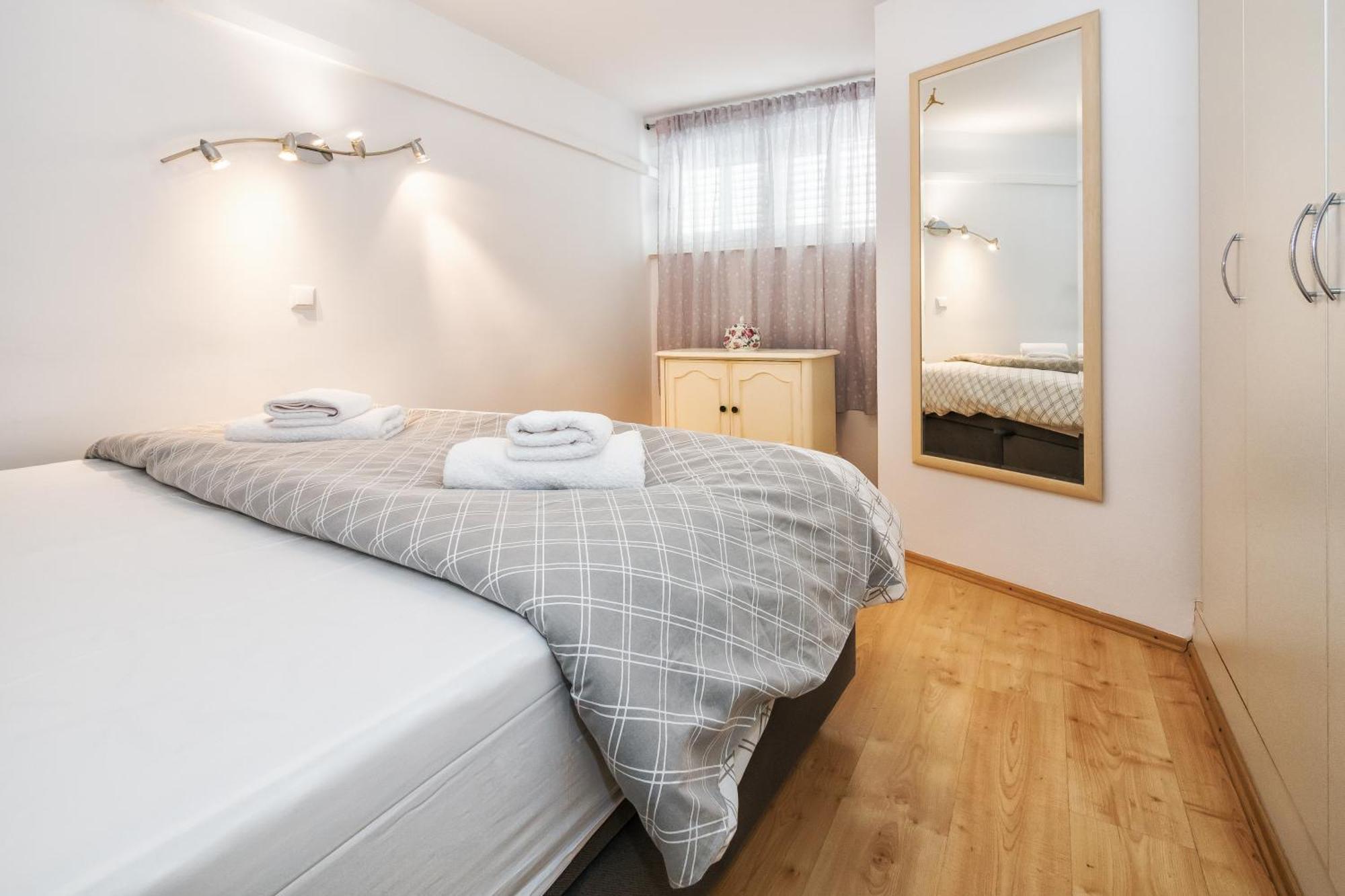 Relaxing 2Bd Apartment, Ground Floor - Walk To Old Town Split Exterior photo
