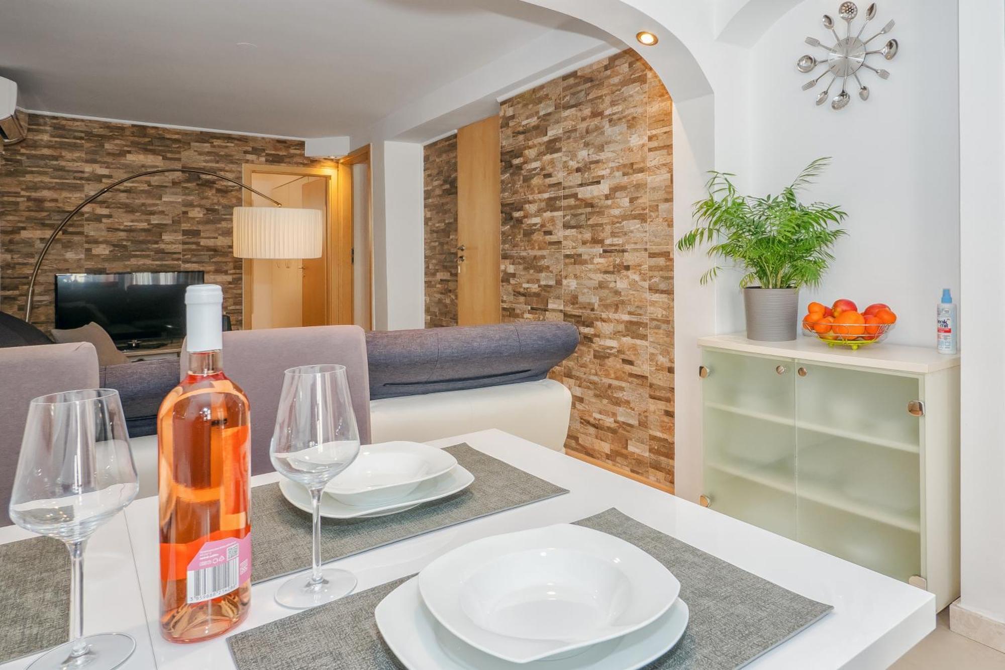 Relaxing 2Bd Apartment, Ground Floor - Walk To Old Town Split Exterior photo